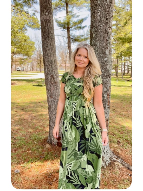 Jessica Simpson Dresses & Skirts - Jessica Simpson Green Tropical Leaf Maxi Dress